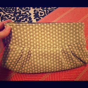 Clutch with clasp closure